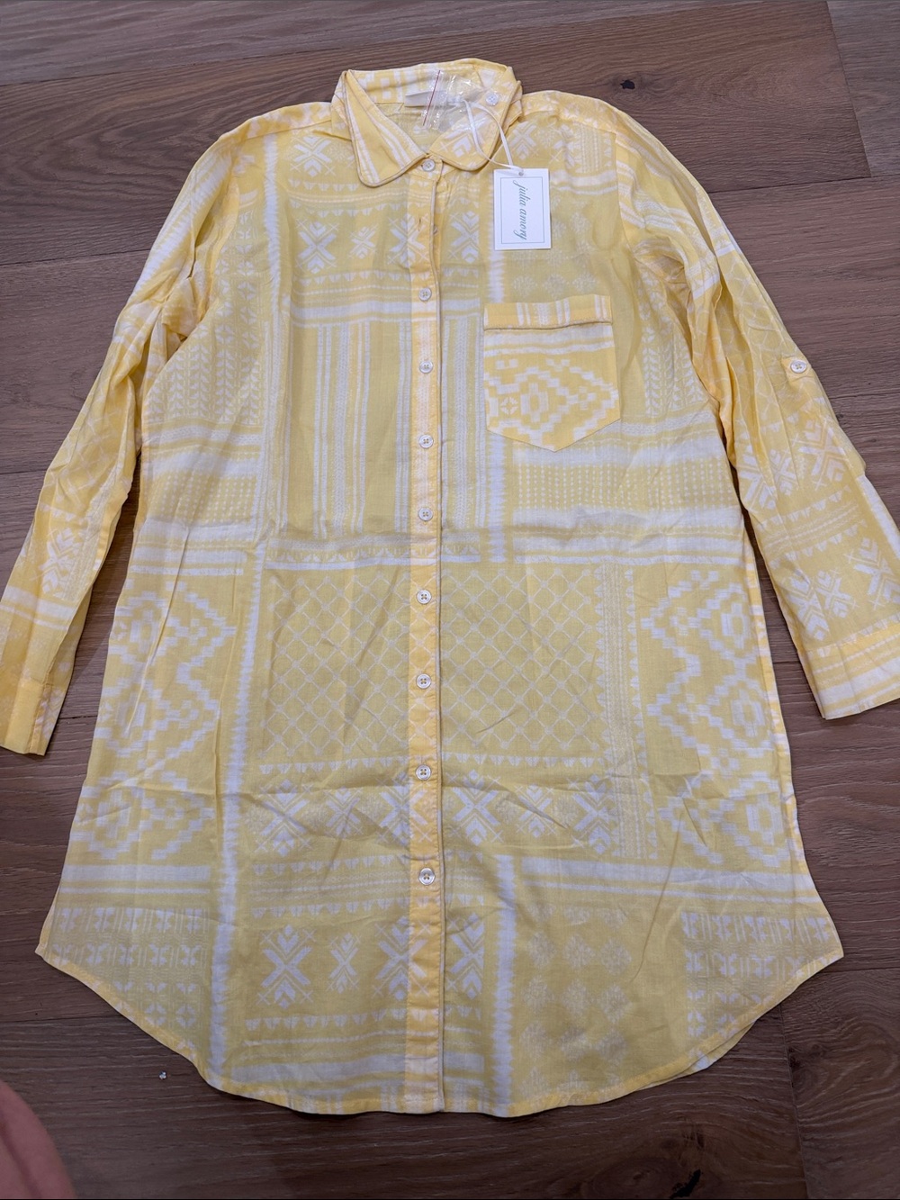 Julia Amory husband shirt M